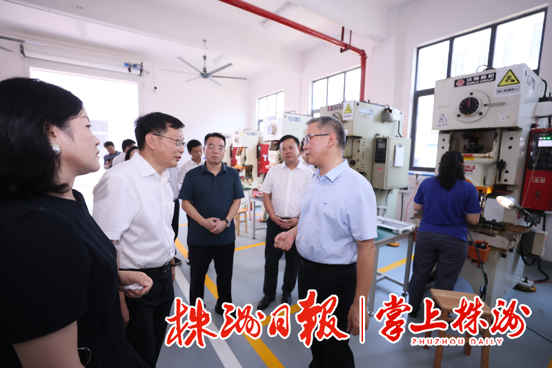 株洲日报讯(全媒体记者/陈正明)7月3日下午,市委书记曹慧泉调研渌口区